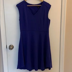 🔷👗Ann Taylor v-neck blue sleeveless 👗 🔷